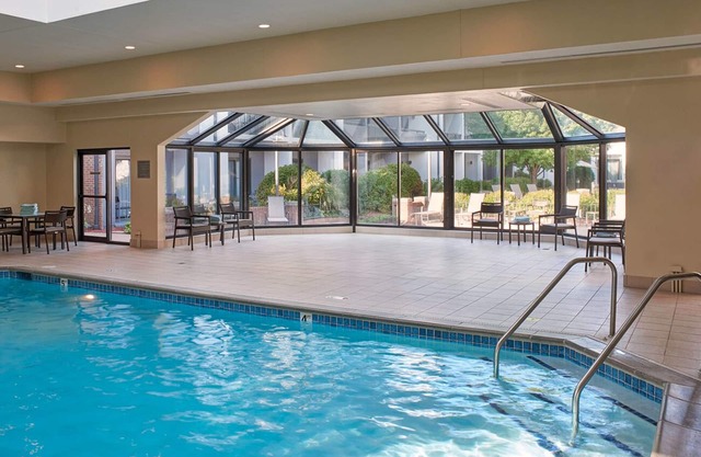 Best Value, Quality Stay! Pool, Pets Allowed with Fee, Near Eden Prairie Center