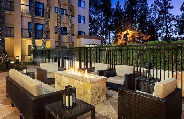 Best Value, Quality Stay! 2 Modern Units, Near Newport Sports Museum, w/Pool