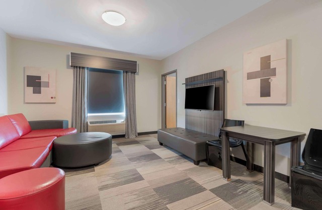 Best Western Plus Airport Inn & Suites