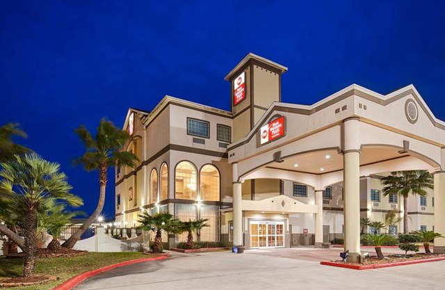 Best Western Plus New Caney Inn & Suites