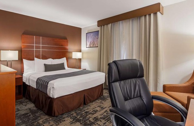 Best Western Plus WaKeeney Inn & Suites