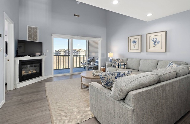 Bethany Bay Bliss: Spacious, Modern 4 Bed, 4 Bath Condo w/Water & Wetland Views
