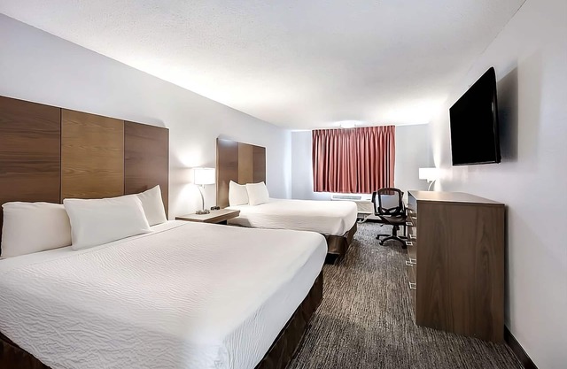 Better Choice For Your Vacation! 2 Comfortable Units. Near GP Shopping Center!