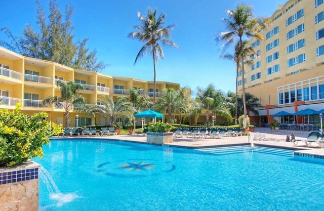 Better Choice for your Vacation! Outdoor Pool, Near Sagrado Corazon Station!