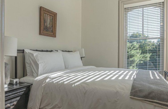 Better Choice for your Vacation! Near Kingston-Ulster Airport, Free Parking