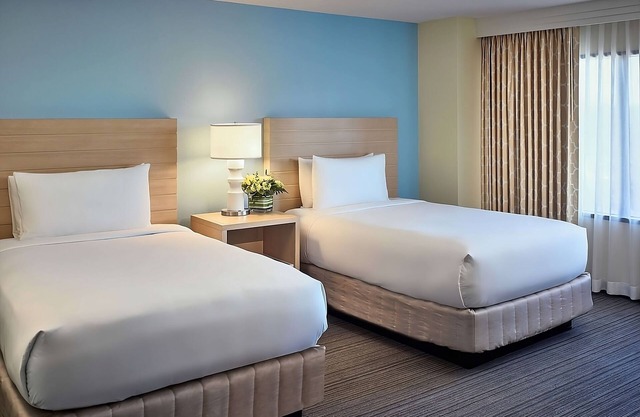 Better Choice For Your Vacation! Spacious unit w/Swimming Pool Access!