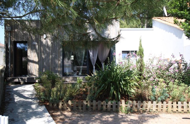Between dunes and forest 200 meters from the beach in a private residence.