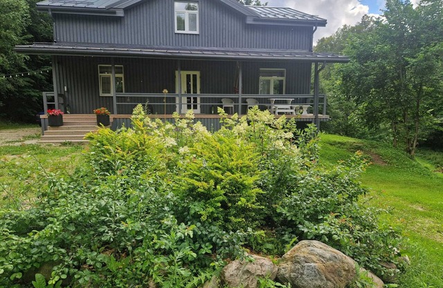 Beverina Secret -Valmiera riverside retreat - hidden gem with sauna and hot tub