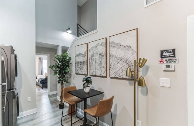 Bi-Level 2B Loft | Old City (4R)