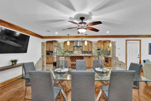 Big 6br,4ba Home W 10-car Parking For Crewsgrps