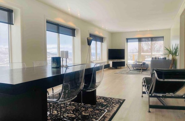 Big apartment with the best view in town, 3 bed