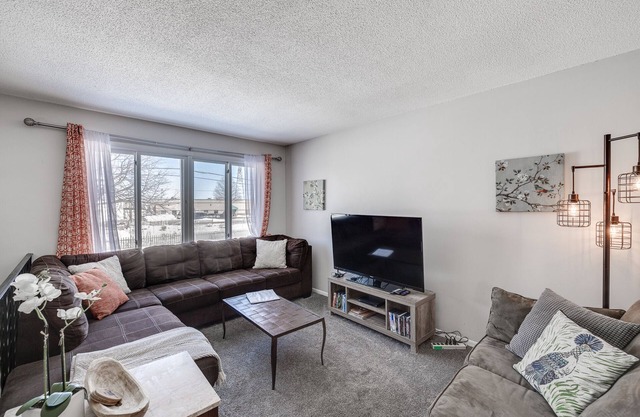 Big Group Stay In Midway 12 Beds Central Location