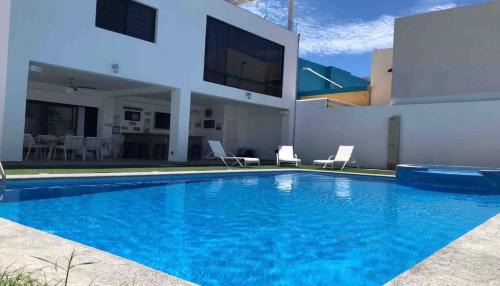 Big House Pool Grill, 4 Bedrooms 12 ppl AC Ocean view TV WIFI