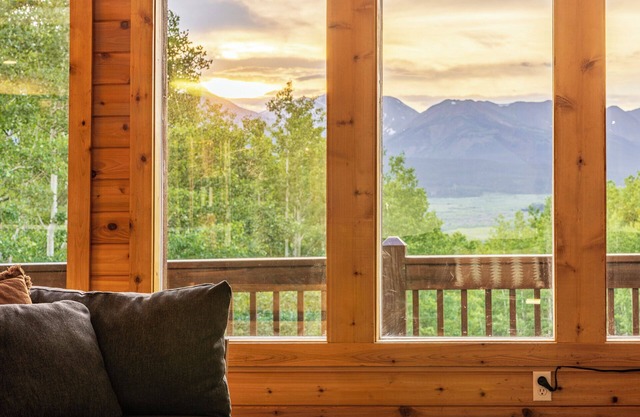 Big Mountain Views, Seclusion, Hot Tub, Fire Pit