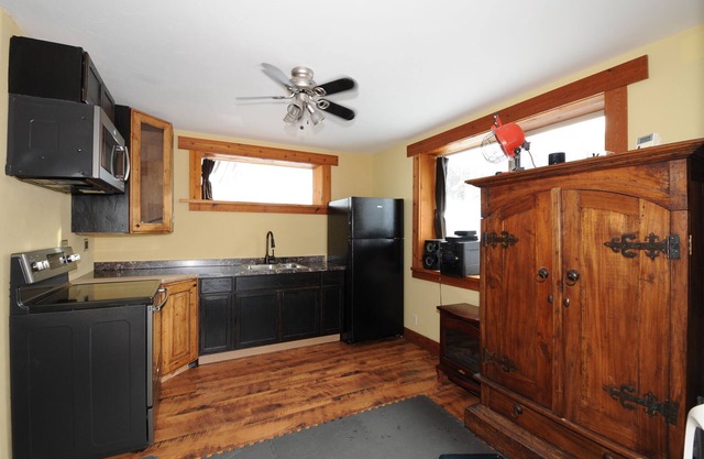 BIG TINI CABIN for Rent Long Term Preferred