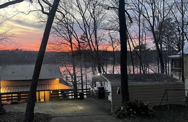 BIG water view on beautiful Lake Jordan - Titus