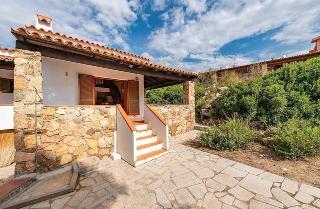 BILO CARAIBI 2: lovely vacation home in villa just 150 meters from the sea