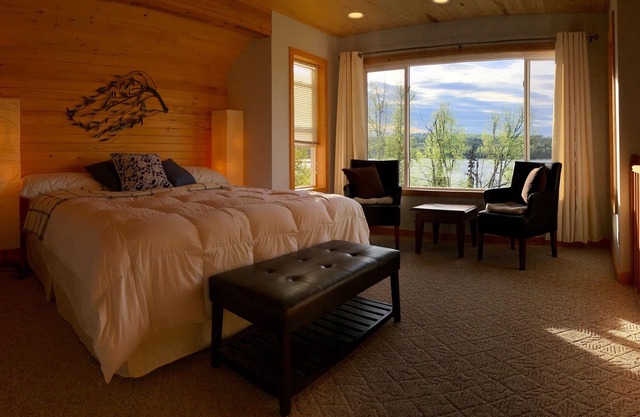 Birch Haven - A Luxury Lakefront Cottage On Pristine Horsefly Lake, with Wifi
