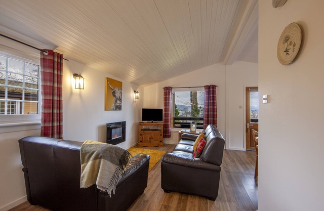 Birch Tree Lodge - sleeps 4 guests in 2 bedrooms