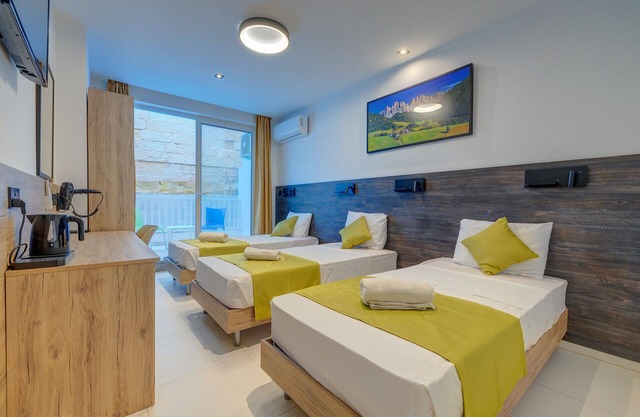 Black 5: Studio Apartment in St. Julian's
