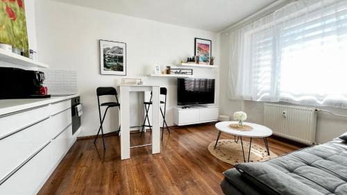 Black Lotus II l Downtown Apartment l Free Parking & Fresh Coffee l 24hr Access