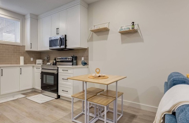 "Bliss" 1 Bdrm lower suite in Cochrane!