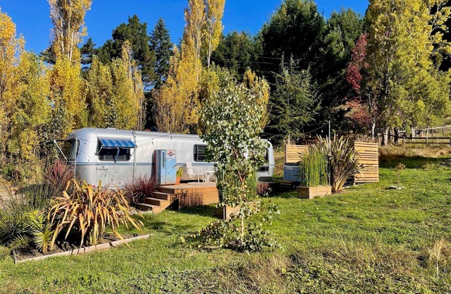 Blissful Farm Airstream Camper Retreat - Hot Tub