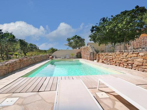 Blissful Stay in Mandourelle