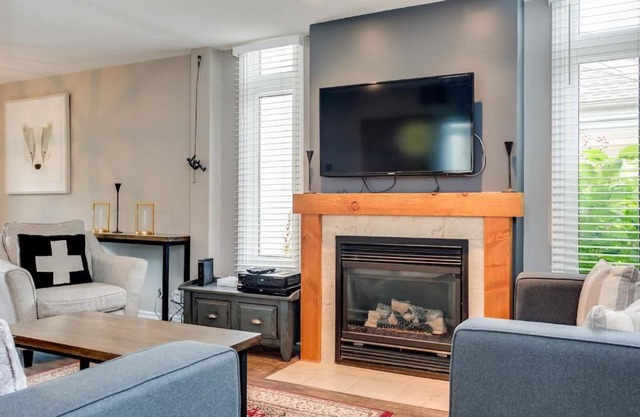 Blue Mountain 3BR, Sierra Lane Condo