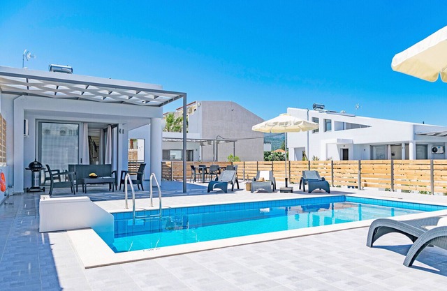 Blue oyster Beachfront villa, No car needed 5