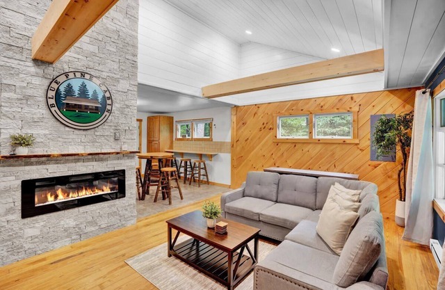 Blue Pine Cabin | Central Pocono Modern w/Hot Tub