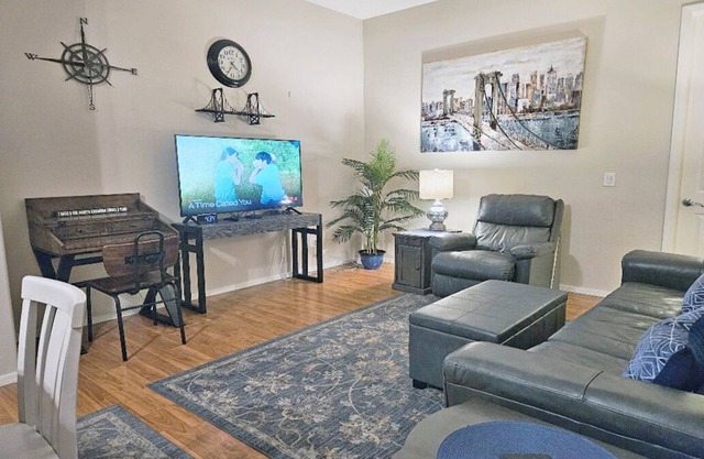 BLUE SKYS Executive In-Law Suite! 2 KING/2 full BATH/Private suite, PLUS 1 pet!