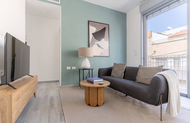 Blueground | Florentine, Bright, 2 Balconies (TLV-14)