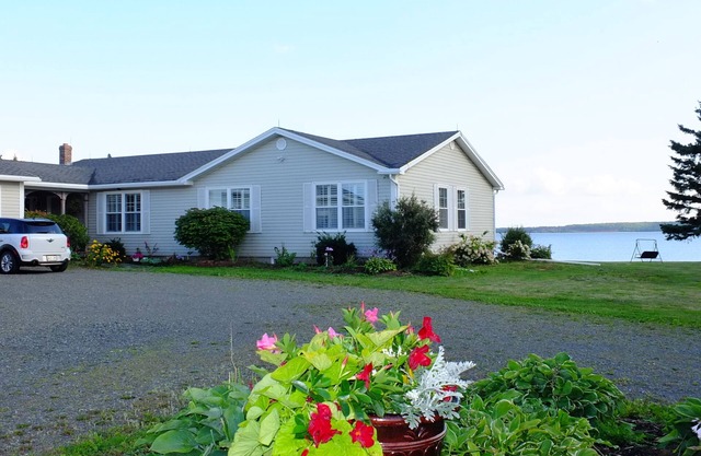BLUEWATERS RETREAT VACATION HOME