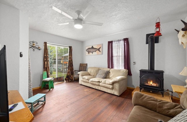 Bo's Howard Hideaway | Hot Tub | Fenced Yard