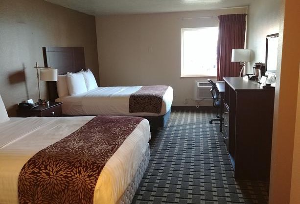 Boarders Inn & Suites- Broken Bow