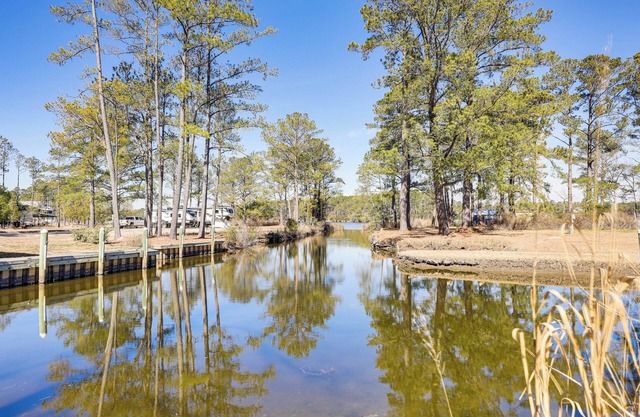 Boat Dock & Ramp: Canal-Front Home!