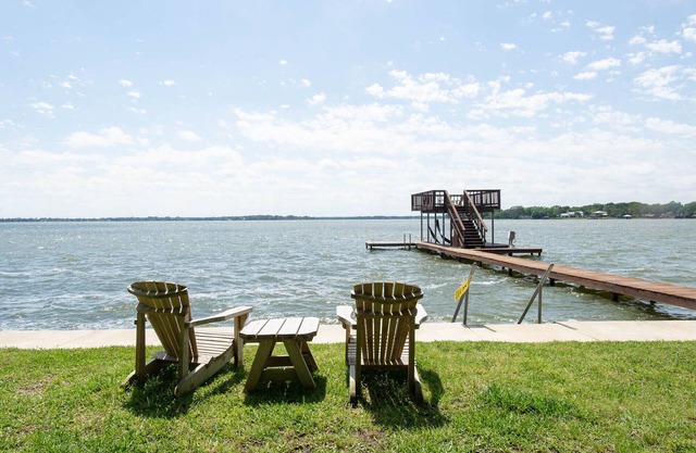 Boat Slip Available-Beautiful180 Degree View-Cedar Creek Lake