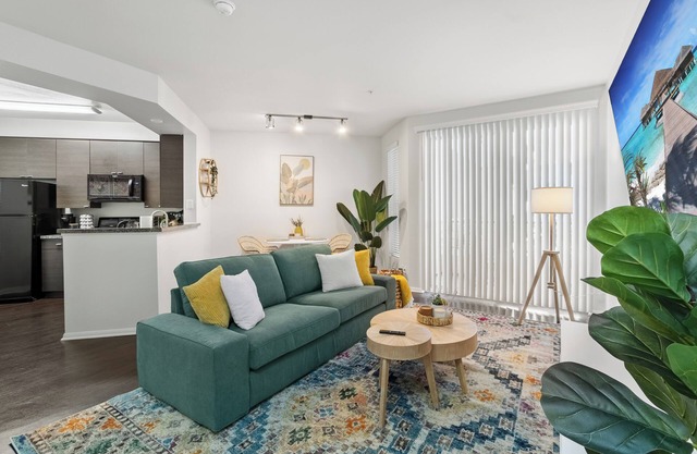 Boho 1BD in MDR, Free Parking, Gym, Pool