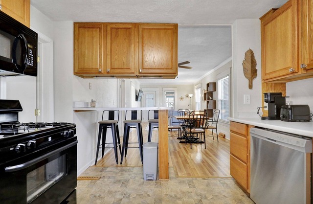 Boho - Retro Style in Lansing - 10 minutes to MSU's Campus