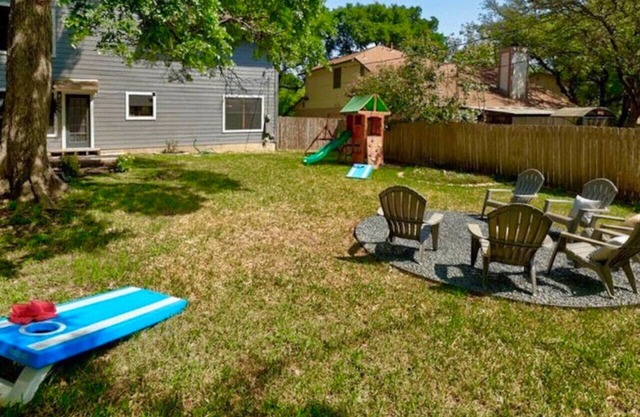 'Boni and Blithe' - Pet-Friendly! Centrally Located! Fenced in Yard!