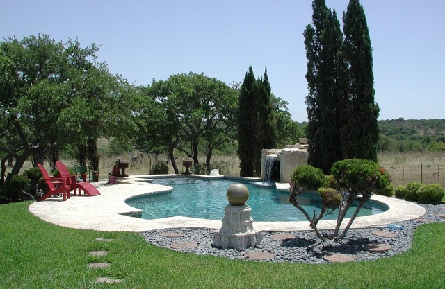 Book 3 nights/4th night FREE! Perfect for gatherings.