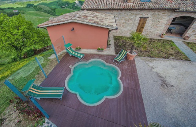 Borgo with mini pool in the Apennines, unspoiled nature, beautiful views