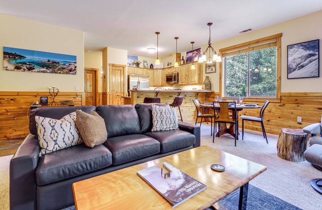 Boulders Truckee Condo Near Donner Lake + Skiing!