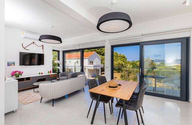 Boutique 2 bedroom apartment with terrace