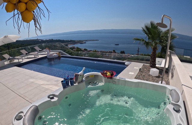 Boutique Villa Fay Croatia Heated Pool, Jacuzzi, Seaview Near Split and Omis NEW