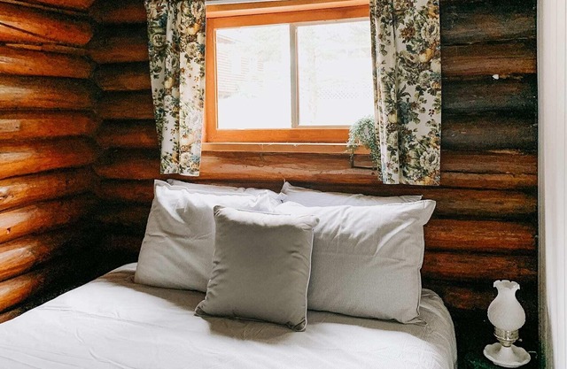 Bowerbird Beach Camp Cabin #2