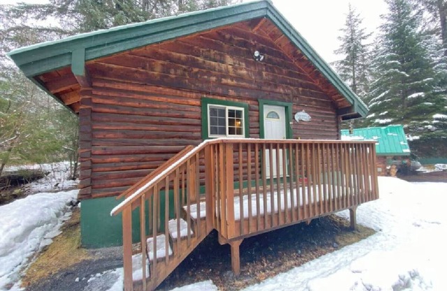 Box Canyon Cabin "Fisherman's Cabin" - 3 bed, WIFI