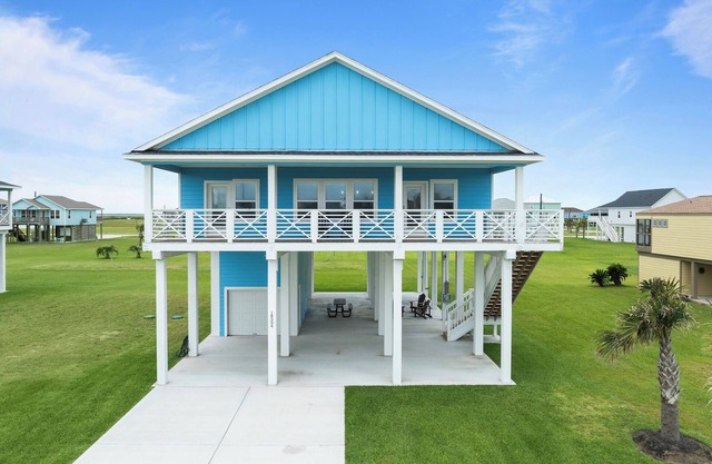 Brand new 4 Bed 3 Bath house on Galveston Island 2 balconies w/ocean/Bay view.