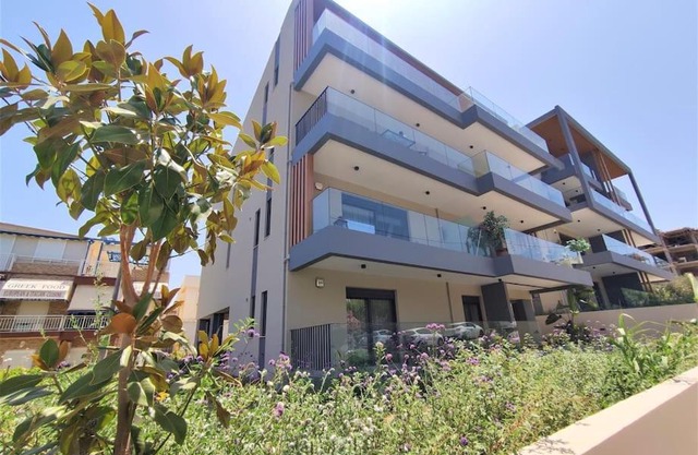 Brand new condo next to the beach, peaceful square, garden view
